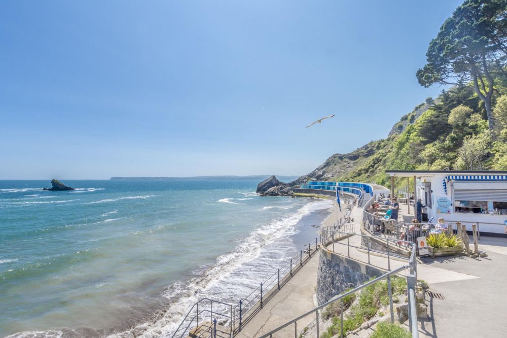 Meadfoot Beach in Torquay, Devon | Walks near Kents Cavern