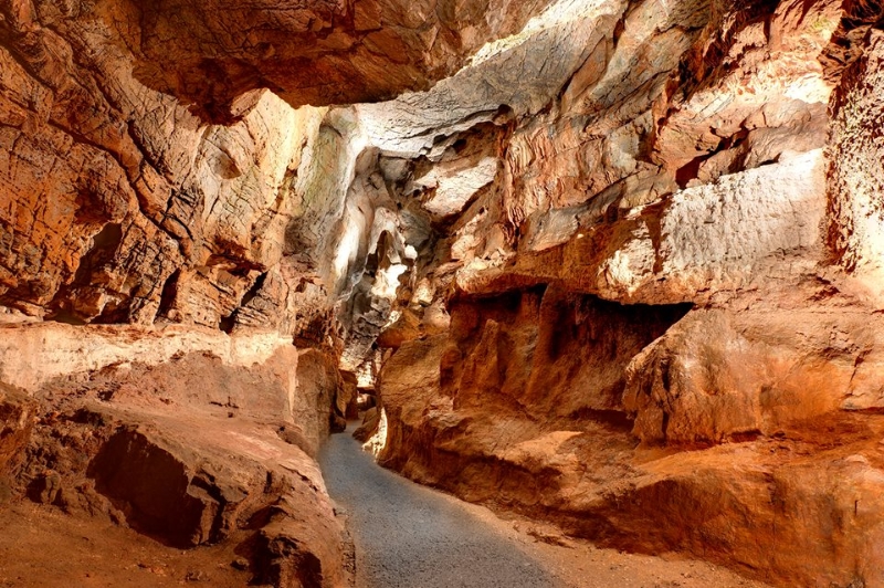 cave tour torquay